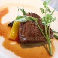 メインの肉料理