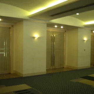 会場