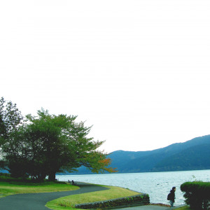 お庭のポーチを少し下ると目の前はきれいな湖。|327821さんのザ・プリンス 箱根芦ノ湖の写真(11473)