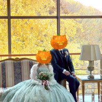 聖堂横のソファーにて撮影