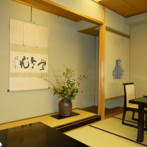 お食事会場の掛け軸|332045さんの桜坂観山荘の写真(24030)