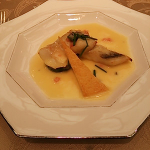 ベーシックな魚料理。ソースが絶品です。|332369さんのThe Bankers Club(社団法人東京銀行協会 銀行倶楽部)の写真(14590)