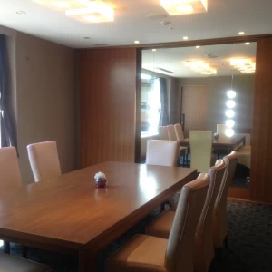 大型姿見のある控え室|338045さんのSHINSAIBASHI MONOLITH ~心斎橋モノリス~(営業終了)の写真(41936)