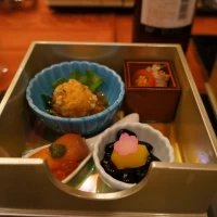 二段の重の上