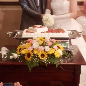 生ケーキ　ケーキ周りの花もひまわり☆|338562さんのグランフォーレmatsutaya（営業終了）の写真(51612)