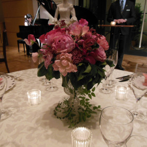 テーブル装花。これが基本のコーディネイトとのことでした。|339316さんのアグネス ホテル アンド アパートメンツ 東京（営業終了）の写真(20922)