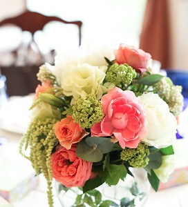 ゲストテーブル：初夏なのでガラスの器で爽やかに装花|339840さんの迎賓館 サクラヒルズ川上別荘の写真(90433)