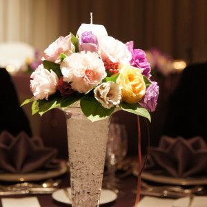 テーブル装花の中にキャンドルが隠れてる☆|340154さんのホテルブリランテ武蔵野の写真(20822)