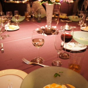 シックなピンクのテーブルクロスが少し大人な雰囲気☆|340154さんのホテルブリランテ武蔵野の写真(20828)