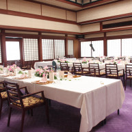 披露宴会場は大阪城公園内の迎賓館にてしました。