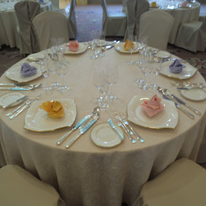 試食会のテーブル|341562さんのカトリック布池教会内 聖ヨゼフ館（リゾートトラストグループ）の写真(64746)