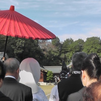 傘をさして神社まで皆で歩いた