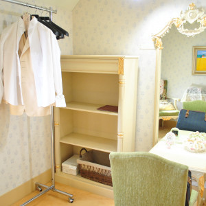 新郎控え室。新婦の方と比べるとスッキリしています。|342109さんの伊豆高原ミッシェルガーデンコートの写真(24011)