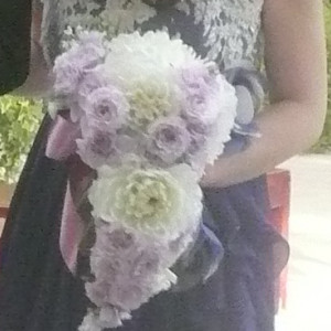 白と紫のとっても綺麗なブーケがドレスにピッタリ☆|342138さんのぶどうの森の写真(27878)