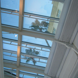天井も白いカーテンでガラスを隠せます|342313さんのグランドエクシブ浜名湖の写真(189769)