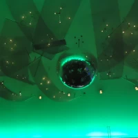 天井の色がコロコロ変わっていました