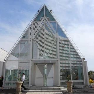 海が見えるチャペル前
