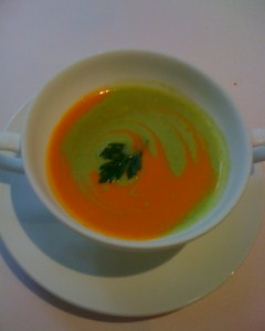 2種類のスープ。片方ずづ味わってから最後に混ぜます。美味。|344431さんのオーベルジュ・ド・プリマヴェーラの写真(30373)