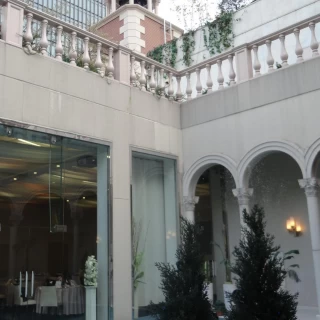 会場横のプール