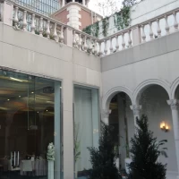 会場横のプール