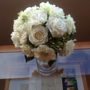 ロビーラウンジ　ソファーテーブルの装花|347038さんのザ・ナハテラスの写真(34406)