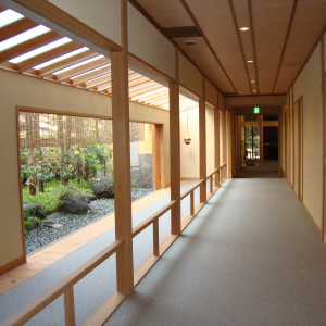 廊下がとても長く綺麗でここを和装で歩くのは絵になると思います|347143さんの伊豆修善寺 あさばの写真(35010)