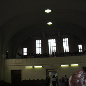 暗くてわかりにくいですがチャペルの2階席に聖歌隊がいました！|347143さんの聖心女子大学聖堂の写真(34667)