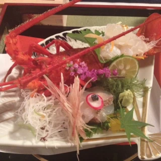 神宮ですので、縁起のよい伊勢エビのおつくり