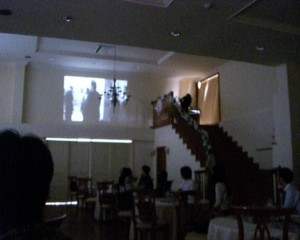 白い壁を利用して映像を映すものの小さくて見づらかったです|348482さんの軽井沢倶楽部 有明邸の写真(105351)