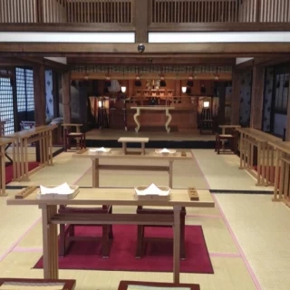 挙式会場。厳かな雰囲気。
