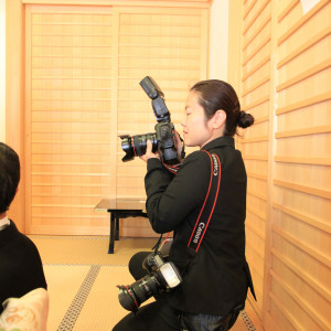 カメラマンはカメラ2台体制です|351599さんの鶴岡八幡宮の写真(43449)