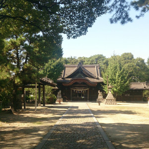 八幡神社入り口の鳥居前から見た本殿|352027さんの八幡の森 迎賓館（尾張八幡神社）の写真(44577)