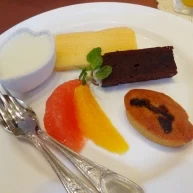 提携パティスリーの引菓子を頂きました。とても美味しい！