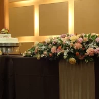 会場は広々で落ち着いた空間