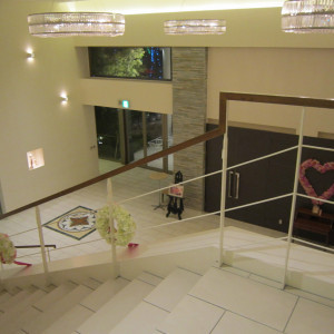 披露宴会場前の階段。ここで集合写真を撮影可能。|354464さんのヴィラ・ノッツェ カロー鳥取の写真(48637)