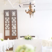 披露宴会場の写真です。装花もリクエスト通りでした♪