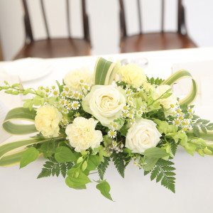 装花も希望通り白と緑を中心にして頂きました。|354677さんのWedding Restaurant LOVE &の写真(55224)