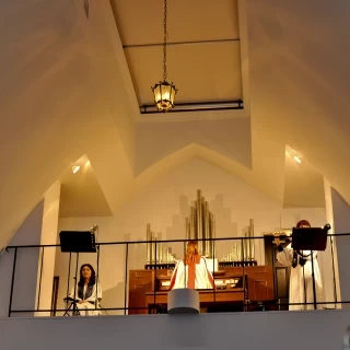 生演奏です。とても綺麗な音で神秘的でした
