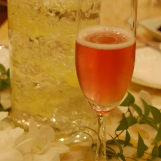 テーブル装花とシャンパン