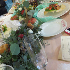 テーブルに一体感のある装花|356988さんのIRON NATS（アイアンナッツ）の写真(53979)