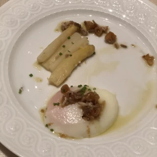 アスパラガスと温泉卵