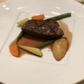 メインのお肉。やわらかい。