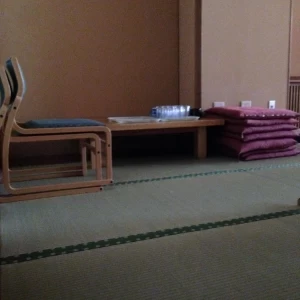 親族控え室。和室だけど椅子もあるから安心。|357145さんの北湯沢 緑の森の教会（きたゆざわ 森のソラニワ）の写真(177869)