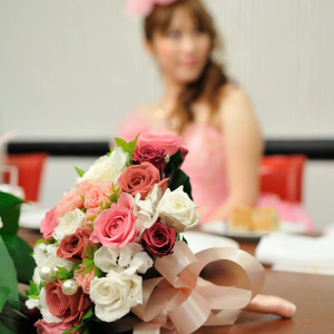 ピンクのドレスとピンクのブーケ|357156さんのメルキュールホテル札幌の写真(54087)