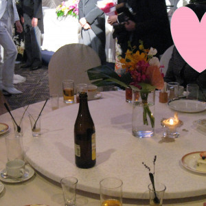 披露宴のテーブルセッティングとお花です。|357525さんの沖縄ハーバービューホテルの写真(105449)
