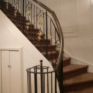 ロビーから挙式会場へのらせん階段|358370さんのマリアグレース北山貴賓館（N style wedding）（ウエディング取扱終了）の写真(89093)