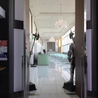 入り口から中を覗くとこんな感じです。