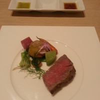 盛り付けされて出てきた肉