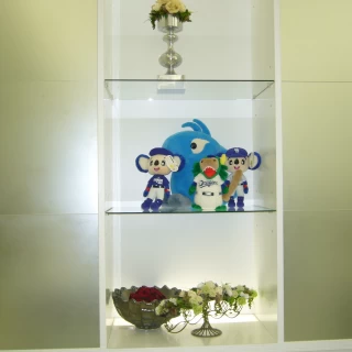 メインテーブル後ろの棚です
