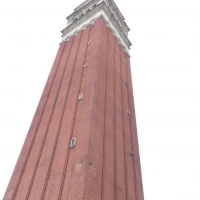 チャペル外の大きな塔